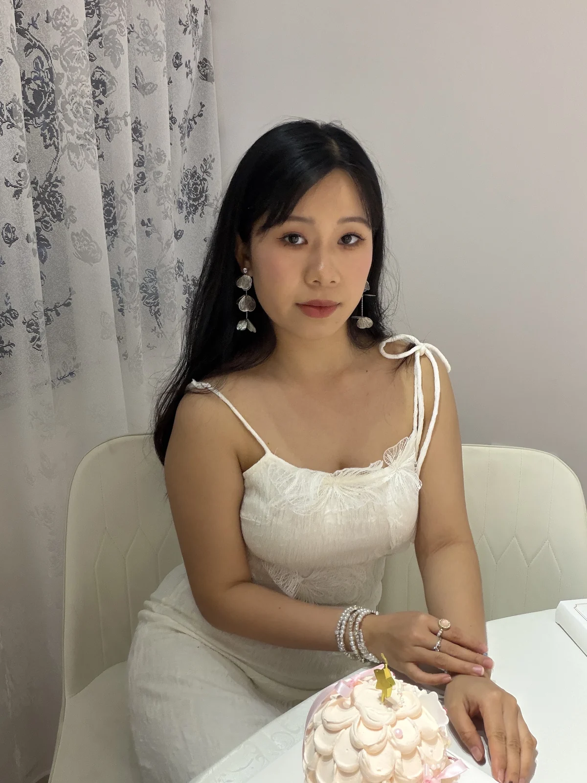 安静端坐肖像